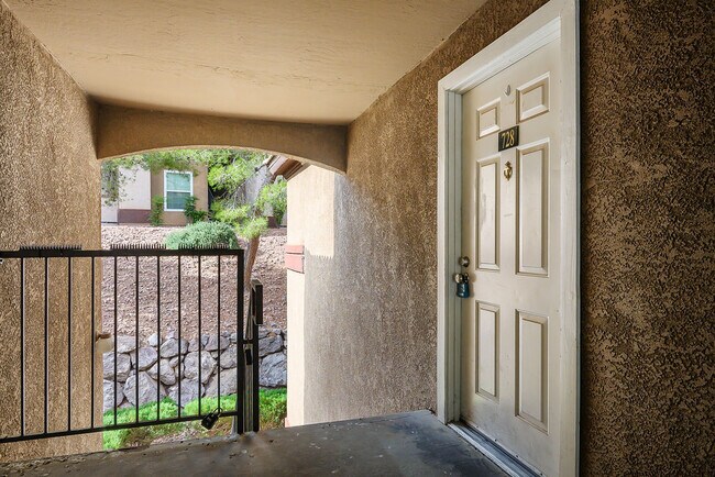 Building Photo - 231 W Horizon Ridge Pkwy