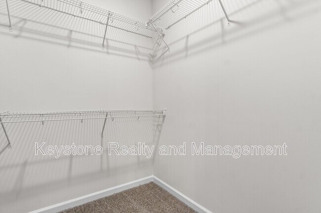 Building Photo - 109-B-109 E Johnson Cir