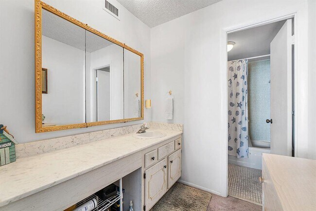 Building Photo - 800 SE 20th Ave