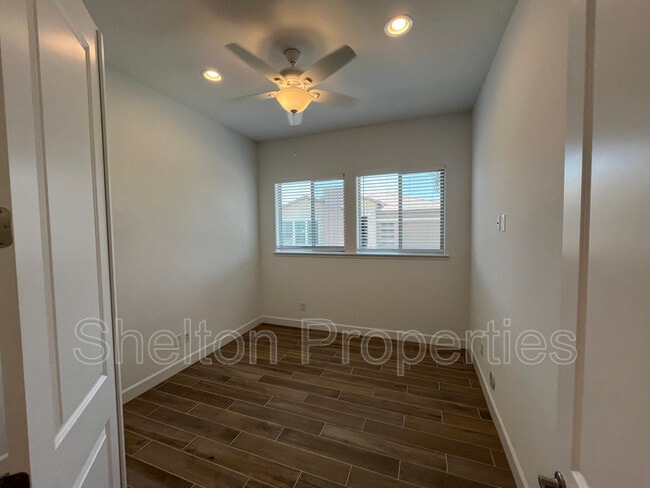 Building Photo - 20711 W Medlock Dr