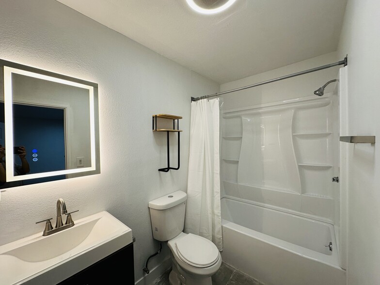 Building Photo - 2707 Cridge St