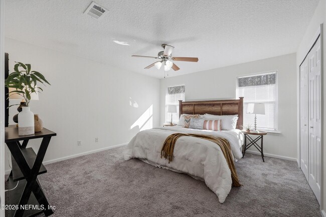 Building Photo - 334 Scrub Jay Dr