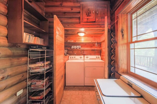 Building Photo - 195 Black Bear Dr