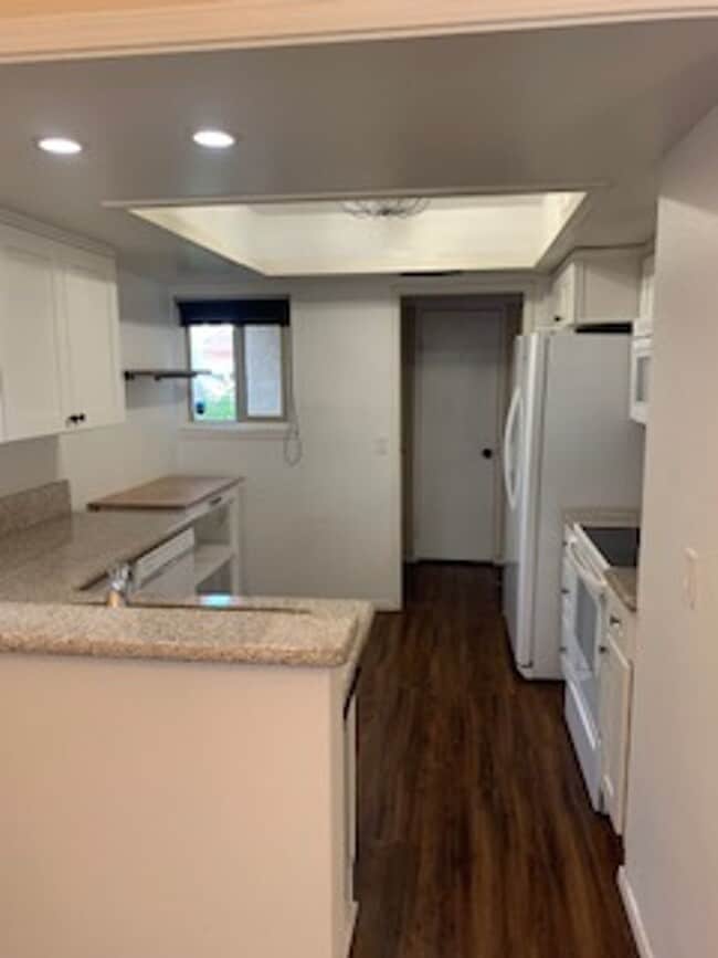 Building Photo - 2 Bedroom 1 Story Town Home