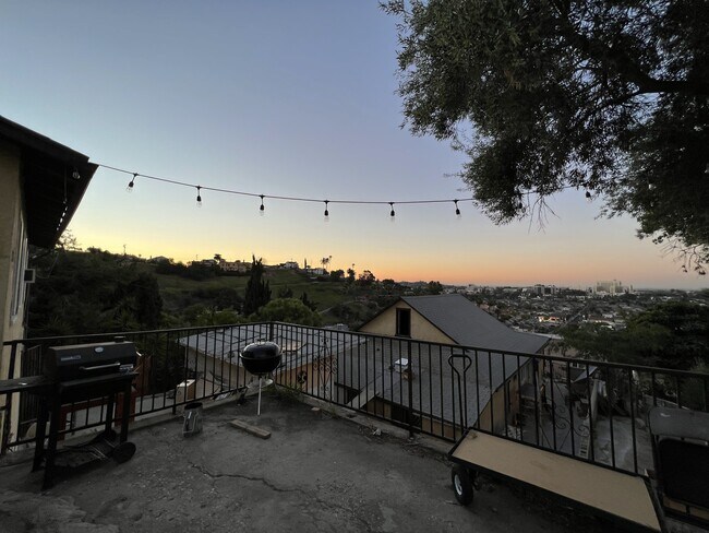 Common Outdoor BBQ Area - 3123 Minnesota St