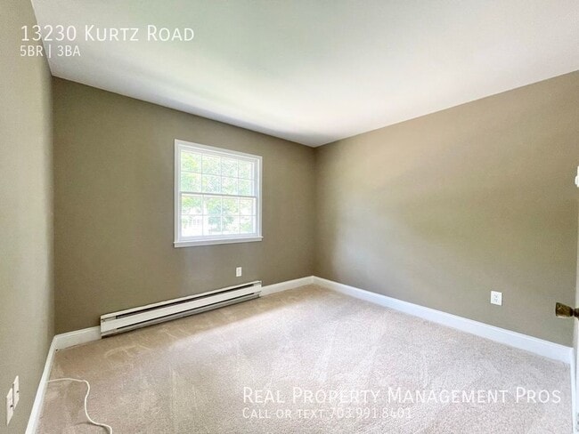 Building Photo - FIVE BEDROOM THREE FULL BATH!  UPDATES GAL...