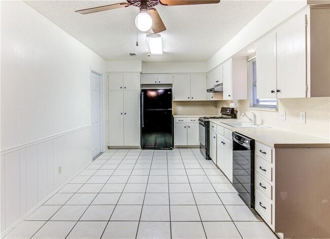 Building Photo - 8424 Jamestown Dr