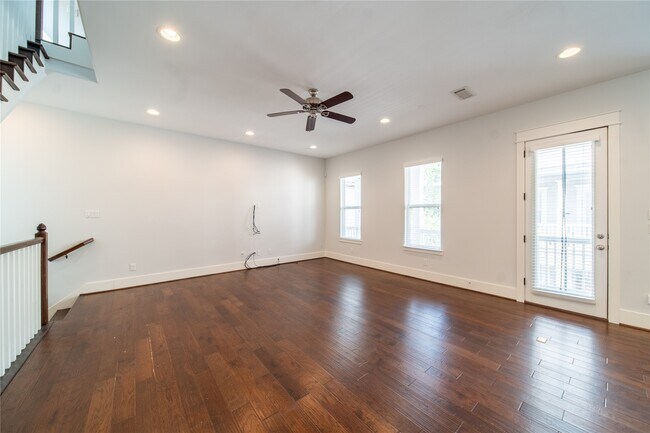Building Photo - 1427 W 23rd St