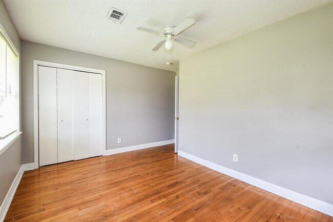 Building Photo - 1623 Camille St