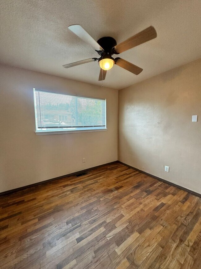 Building Photo - ** 3-Bedroom ~ Upgraded ~ House for Rent in Sought After East Wenatchee **