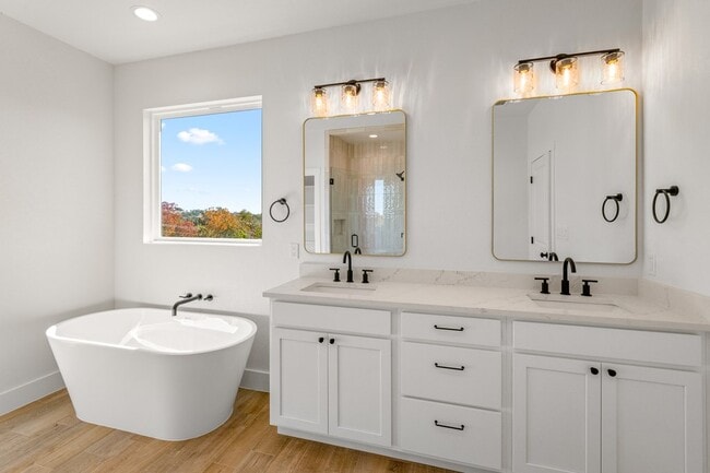 Building Photo - 130 Homer Dr W