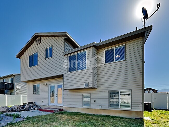 Building Photo - 643 N 1725 W