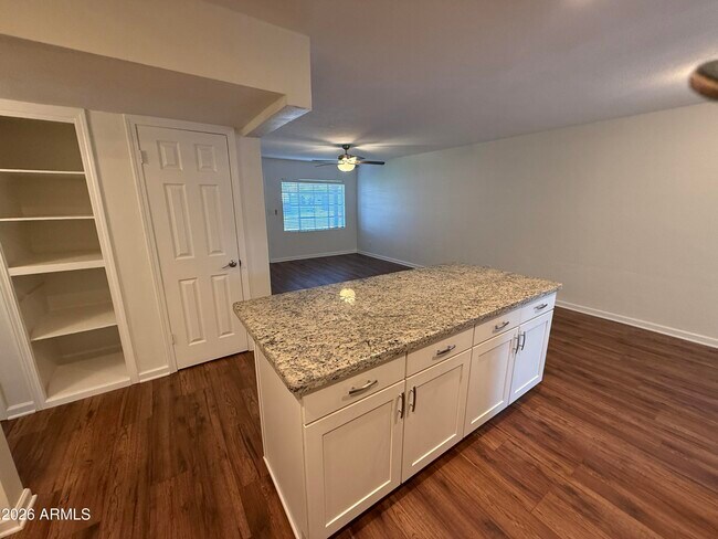 Building Photo - 2405 W Citrus Way