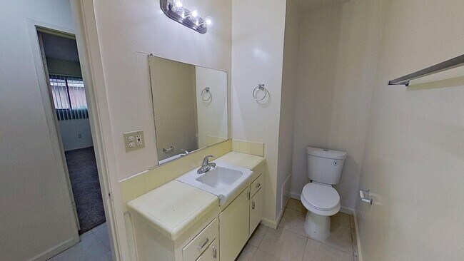 Building Photo - Lease listing - Pasadena Ave