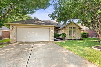 Building Photo - 1112 Red Ranch Cir