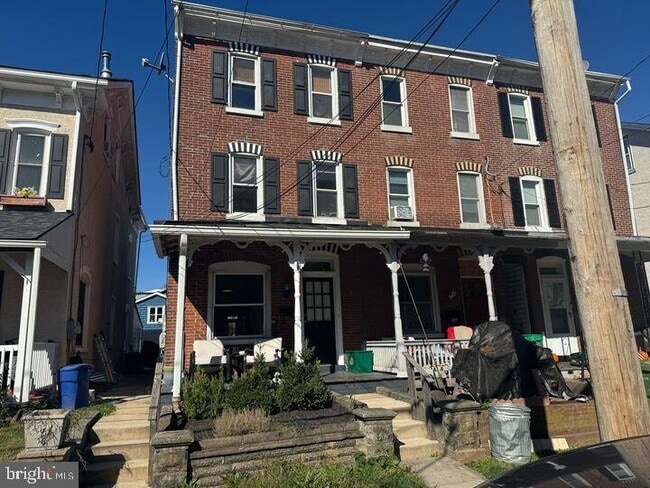 Primary Photo - 405 Walnut St