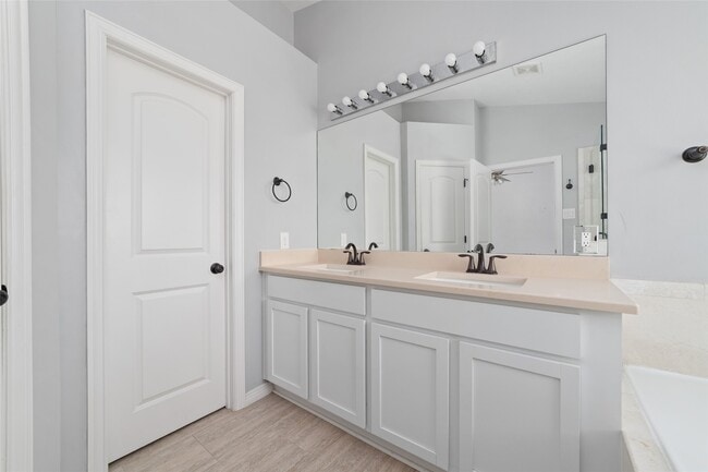 Building Photo - 20822 Whitevine Way