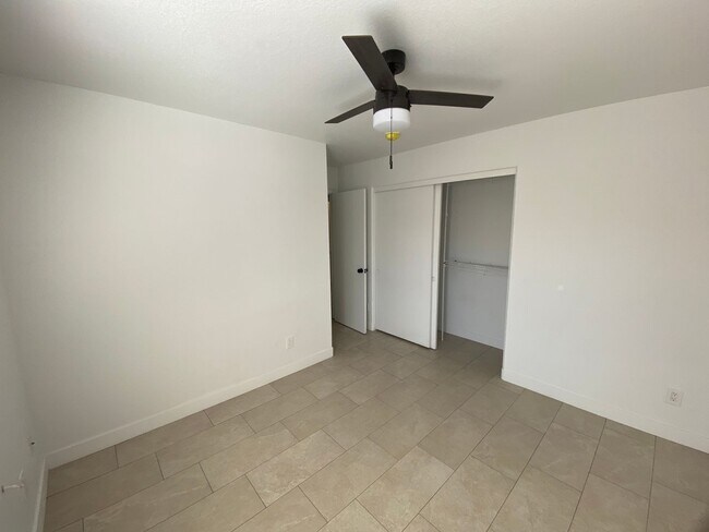 Building Photo - Renovated Super Sharp 3 bedroom, 2 bathroo...