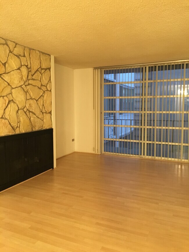 Building Photo - 421 S La Fayette Park Pl