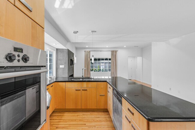 Building Photo - 3620 Tuller Ave