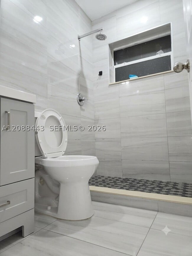 Building Photo - 325 SW 63rd Ave