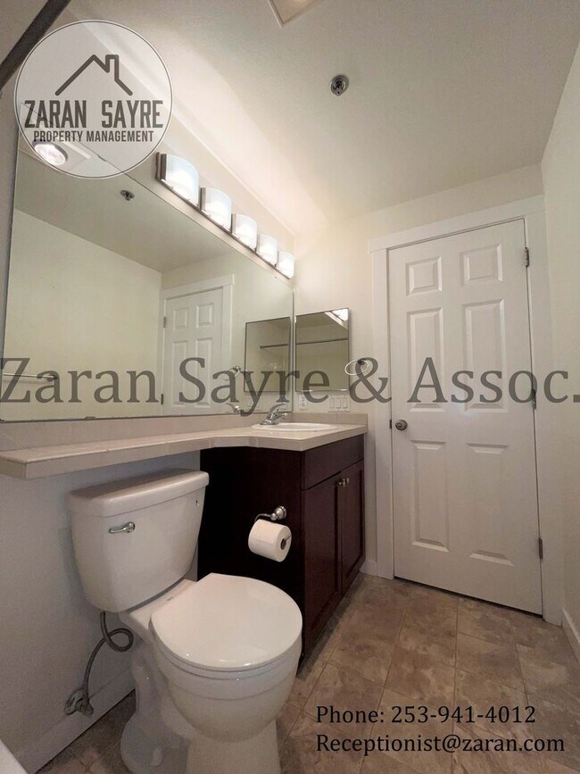 Building Photo - 039 - 2 bed, 2 bath condo minutes from Red...