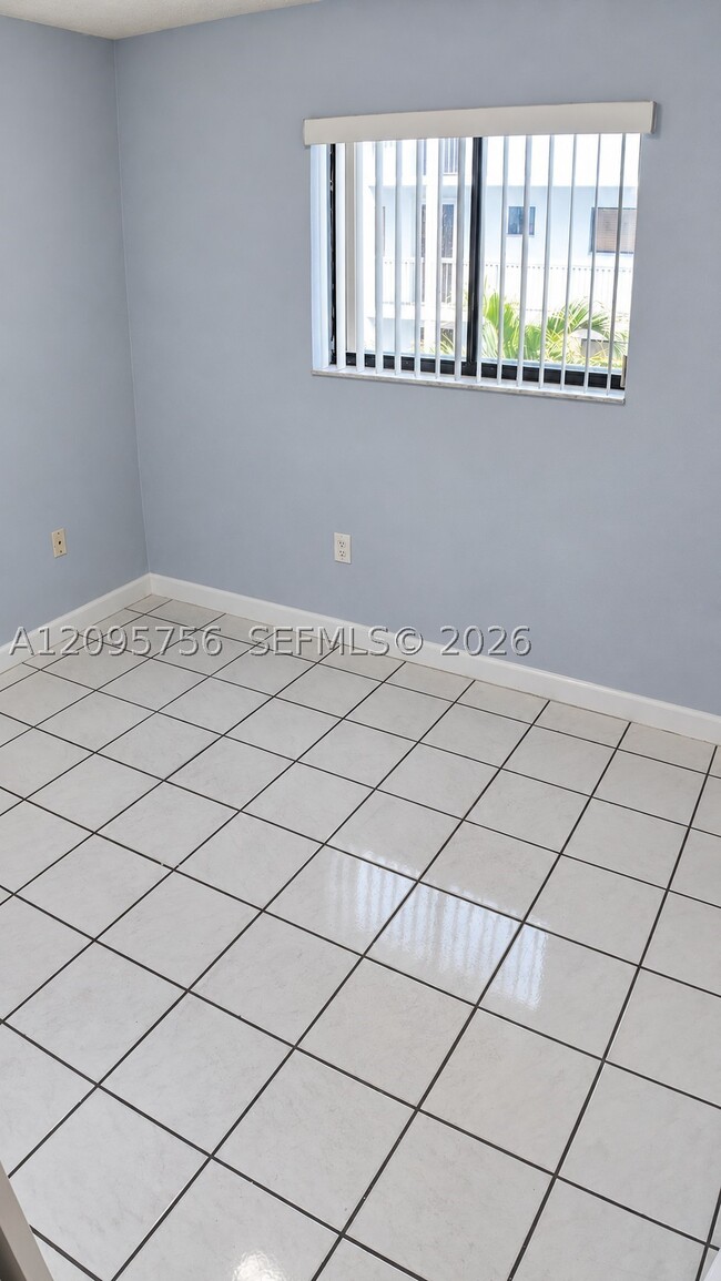 Building Photo - 5290 W 21st Ct
