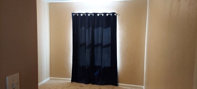 Building Photo - Magic Hollow