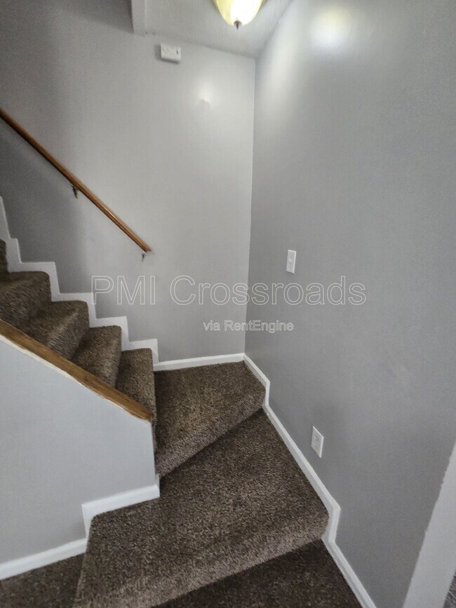 Building Photo - 153 S Cypress Ave