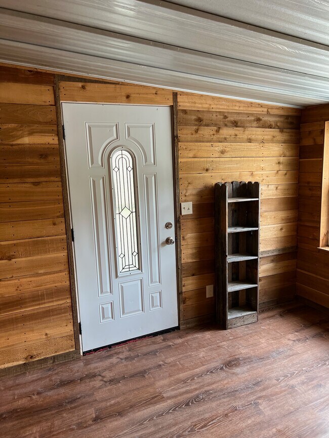 Mud room or office - 5637 FM 813