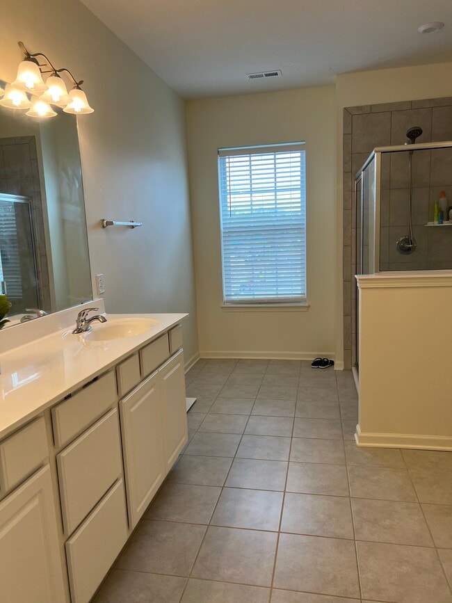 Building Photo - 843 Templeton Dr