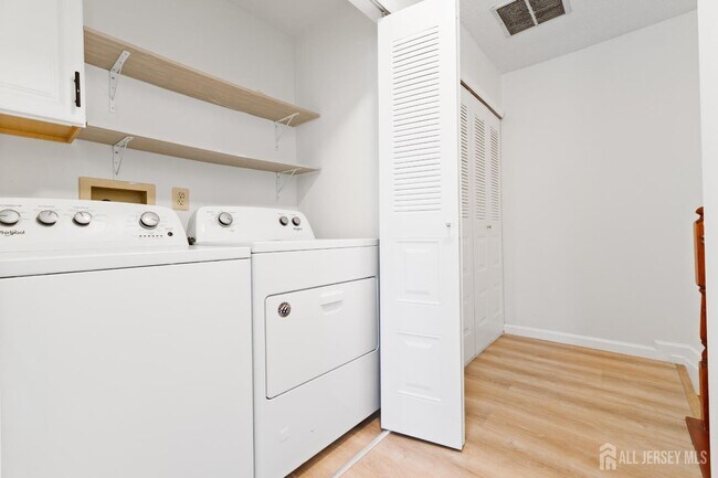 Building Photo - 195 Darwin Ln