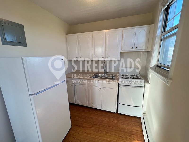 Building Photo - 160 N Beacon St