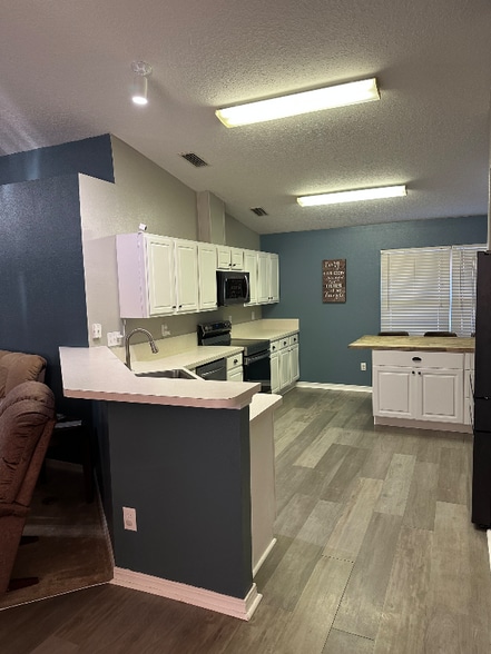 Building Photo - 6347 Ironside Dr S