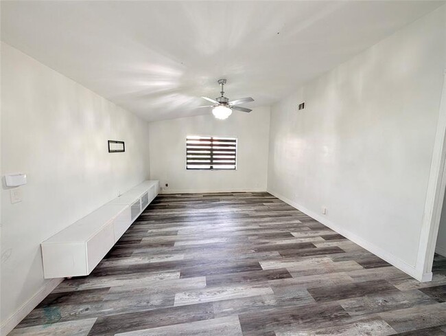 Building Photo - 6421 Crossbow Ct