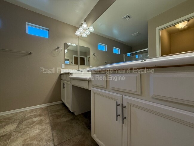 Building Photo - 2270 S Deerfield Ln