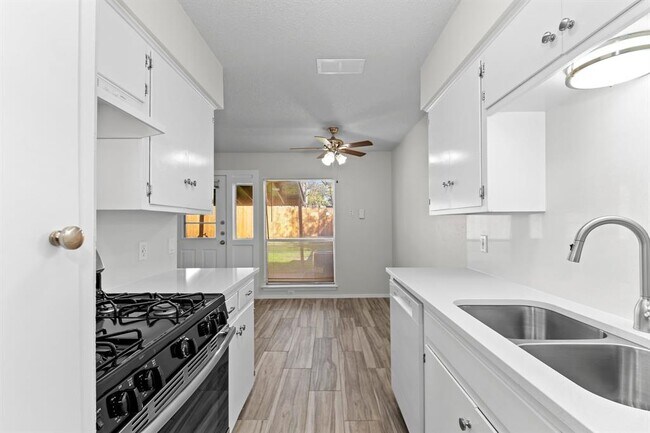 Building Photo - 10807 Lambert Cir