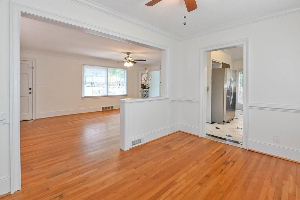 Building Photo - 381 Hilderbrand Dr