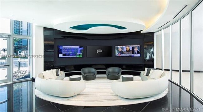 Building Photo - 851 NE 1st Ave