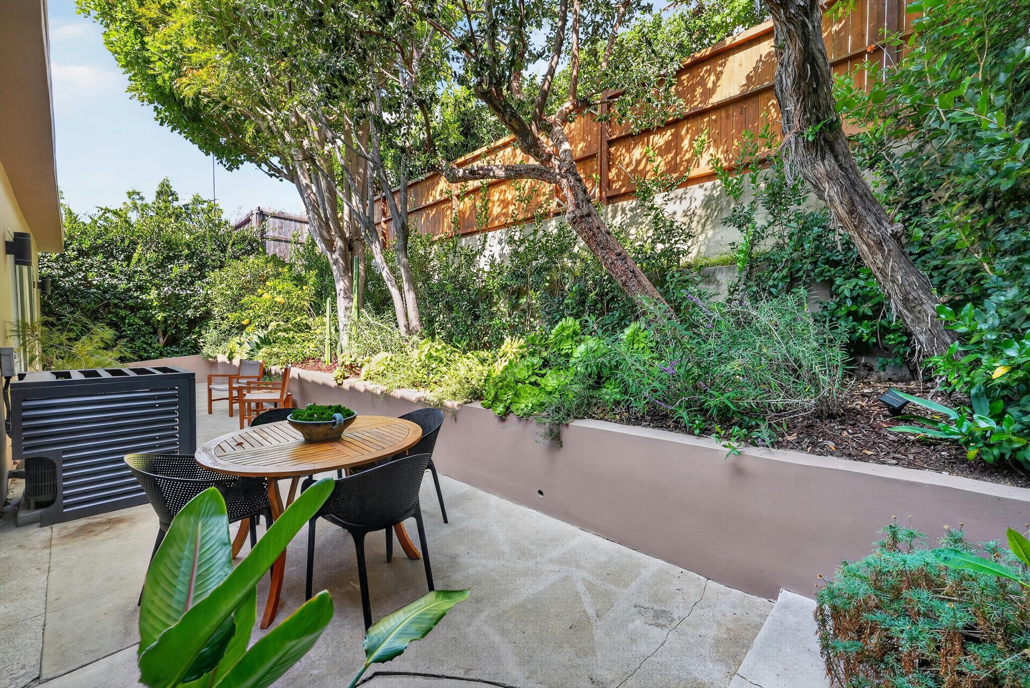 Building Photo - 1515 Rendall Pl