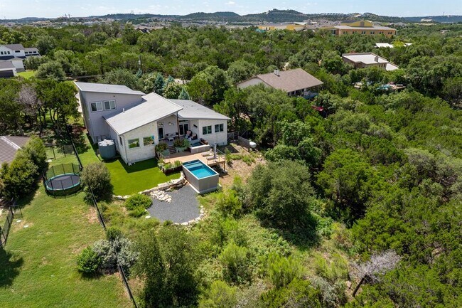 Building Photo - 3610 Crosswind Dr