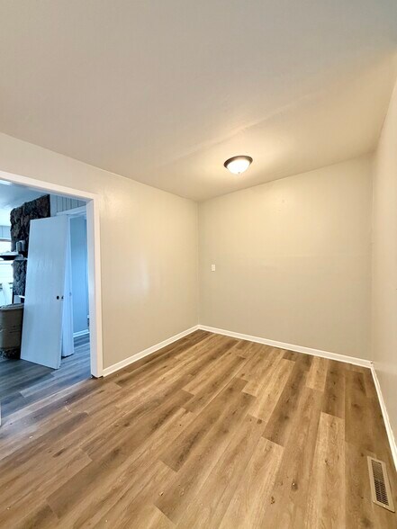 Dining next to kitchen - 1122 Kingsley Dr