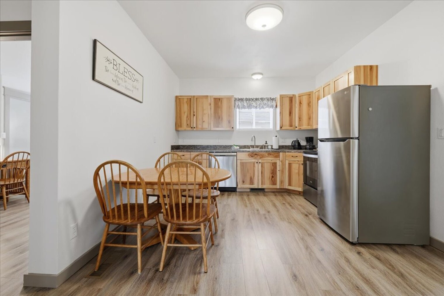 Building Photo - 203 6th Ave S