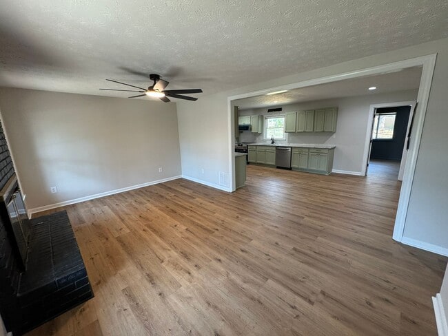 Building Photo - Handsome East Side Home