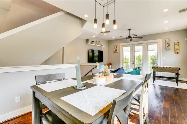 Building Photo - 3108 Baer St