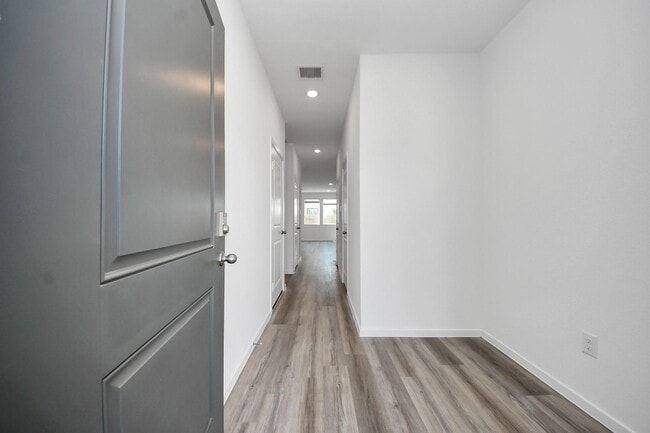 Building Photo - 943 Moon Drop Ln