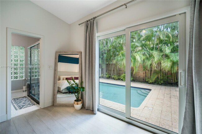 Building Photo - 4183 Pamona Ave