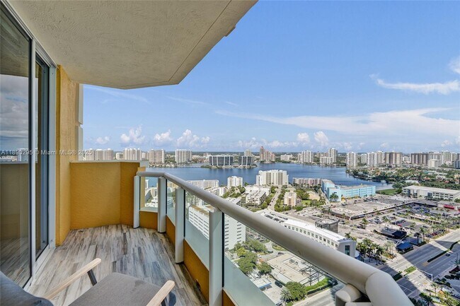 Building Photo - 17875 Collins Ave
