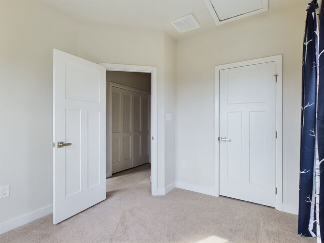 Building Photo - 301 W 20th St