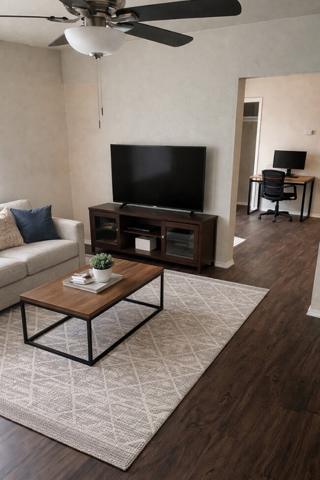 Building Photo - The Oaks Apartments